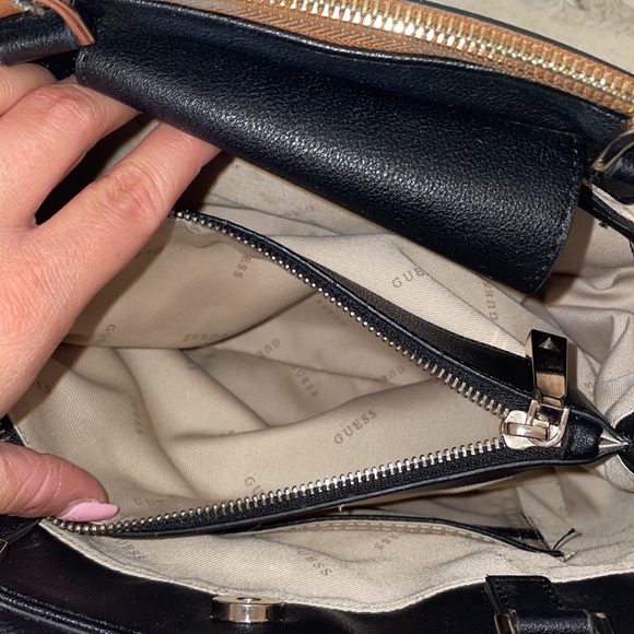 GUESS handbag - Picture 9 of 13